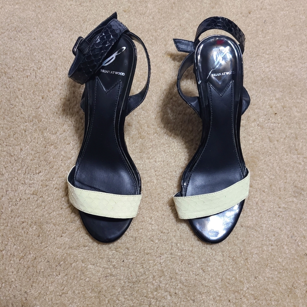 B BRIAN ATWOOD BLACK& WHITE SNAKE SKIN WEDGE.SIZE6